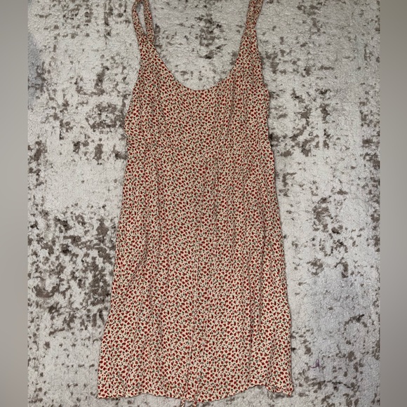 Dresses & Skirts - Brandi Melville Floral Dress